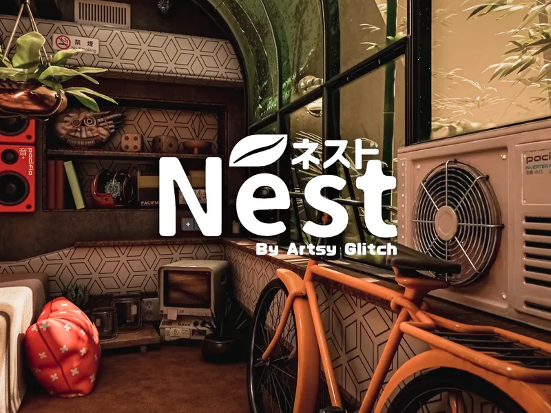自転車とスピーカー、古いモニター、植物がある小さな部屋の上に、「nest」のタイトルが出ている。